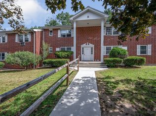 Pickwick Manor Condominium, Leominster, MA 01453