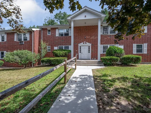 131 Litchfield Pines Dr APT A, Leominster, MA 01453