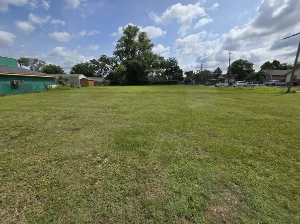 3102 Market St, Baytown, TX 77520
