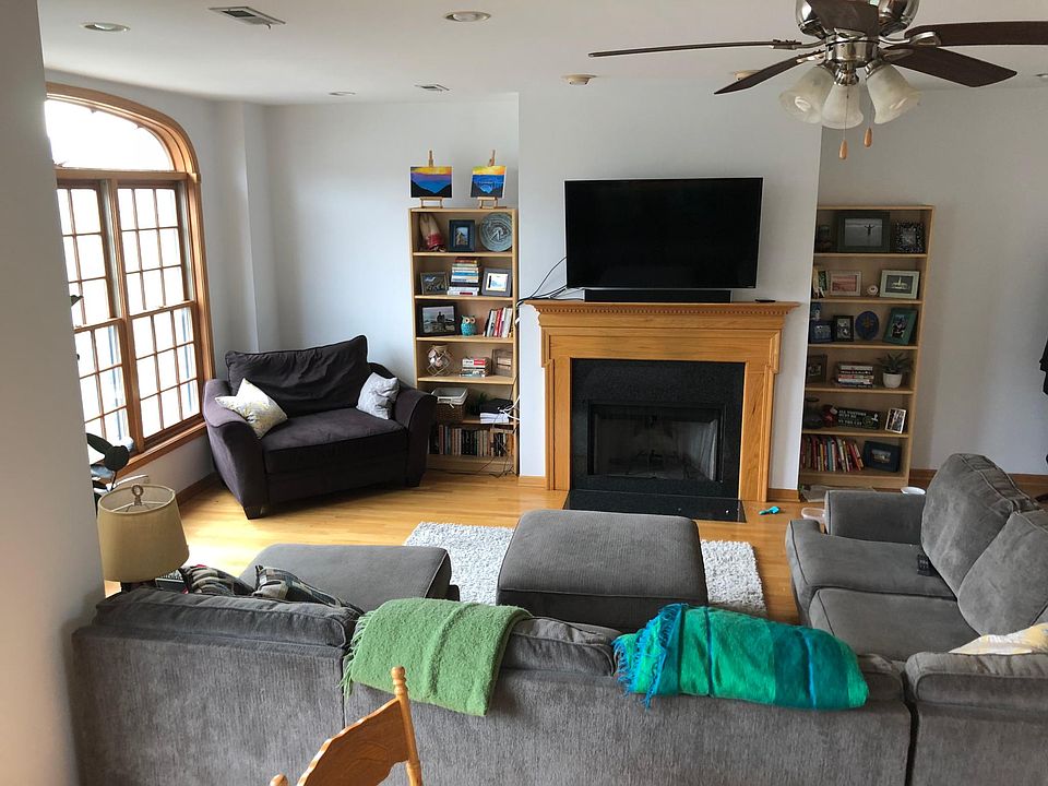 1st image of 1900 W Belmont Ave APT 3F