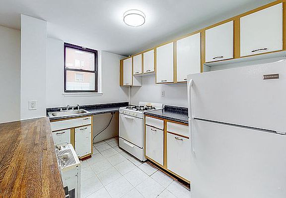 4th image of 594 3rd Ave APT 1