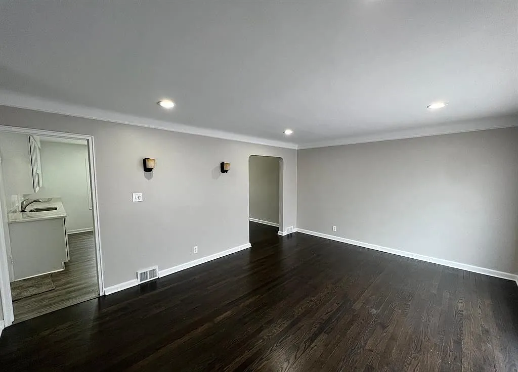3 bed, 1.5 bath, 1232 sqft, $1,600 — Photo 3