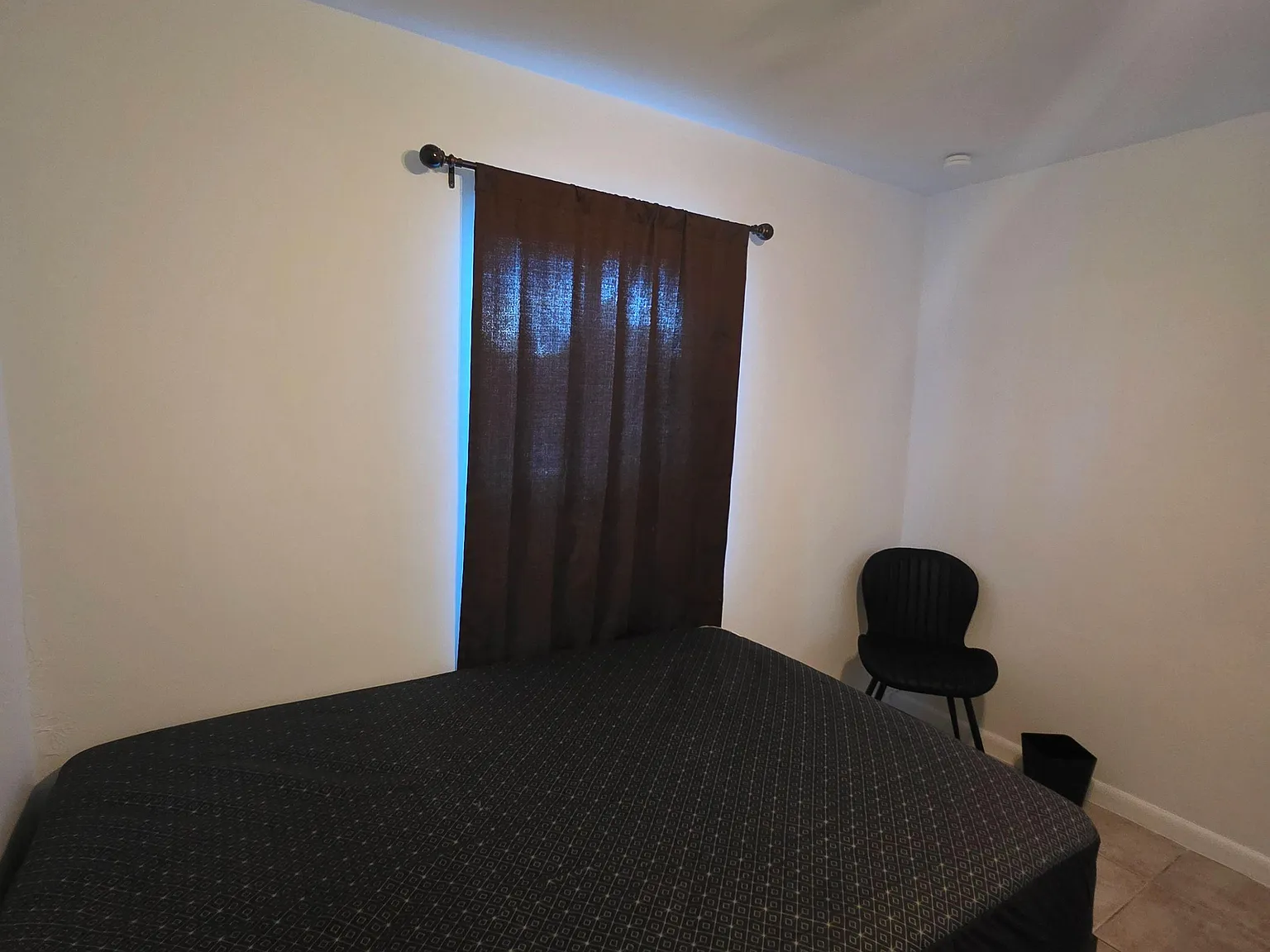4 bed, 1.0 bath, 1135 sqft, $1,256 — Photo 2