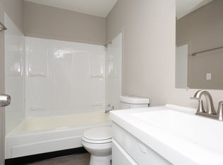 4671 NW 50th St #C, Des Moines, IA 50310