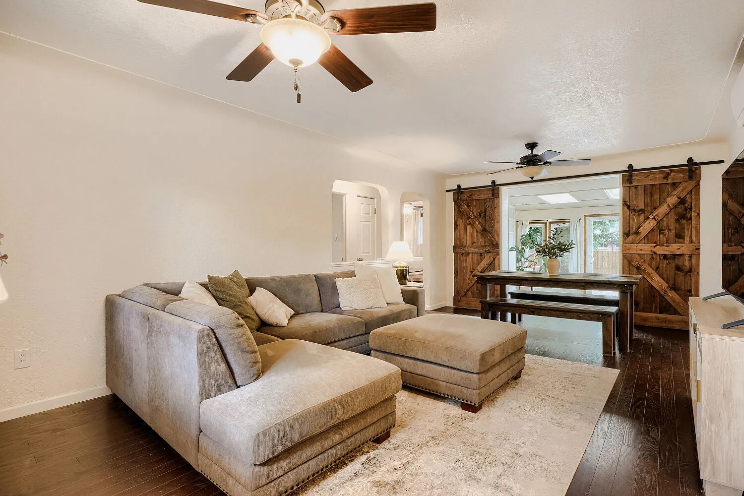 3 bed, 2155 sqft, $3,700 — Photo 2