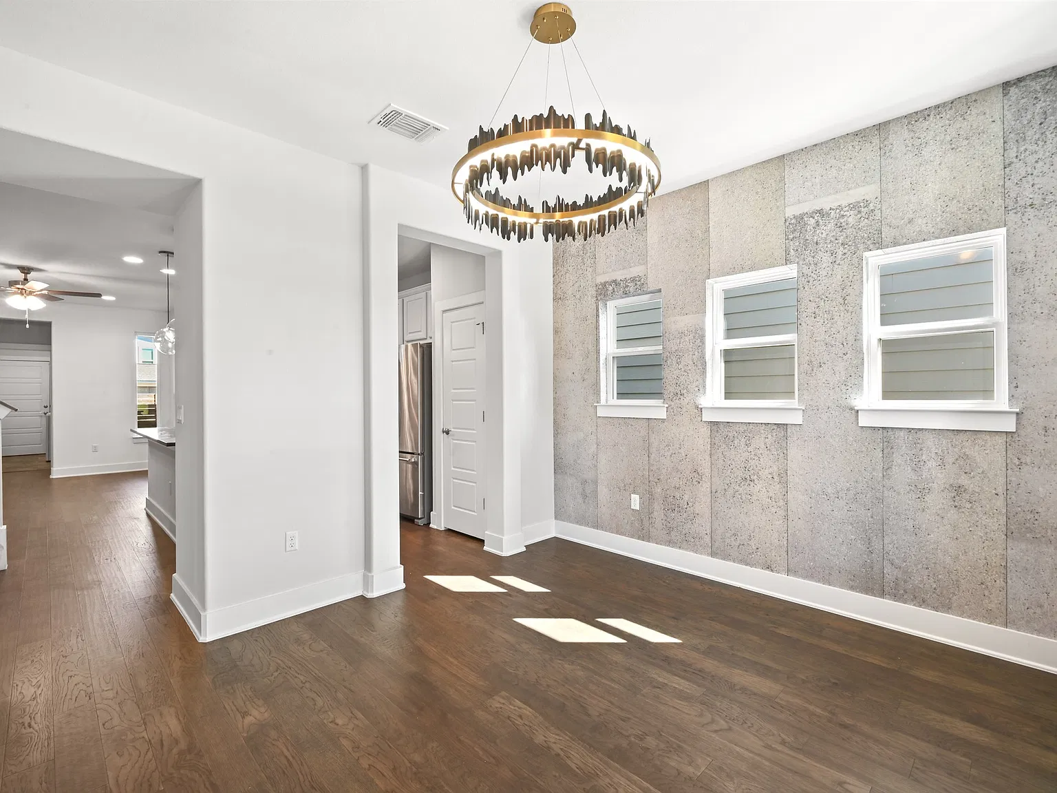 3 bed, 1888 sqft, $2,195 — Photo 4