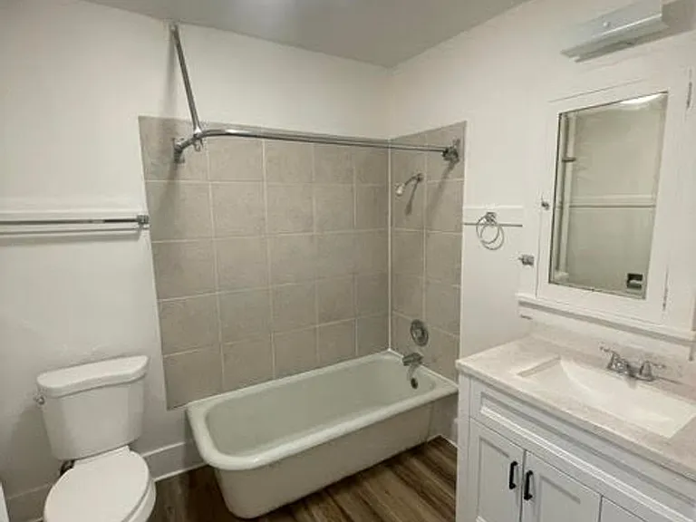 435 -Keystone Apartments — Photo 15