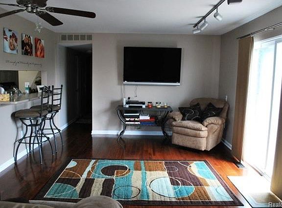 4th image of 23463 Stonehenge Blvd #1