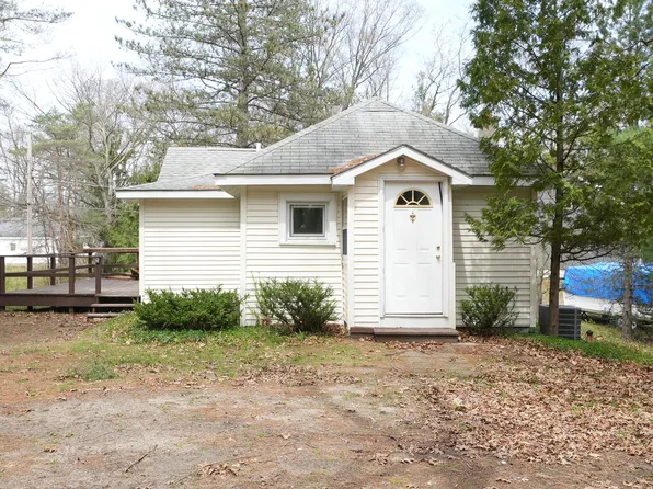 8488 Vista Dr, Newaygo, MI 49337
