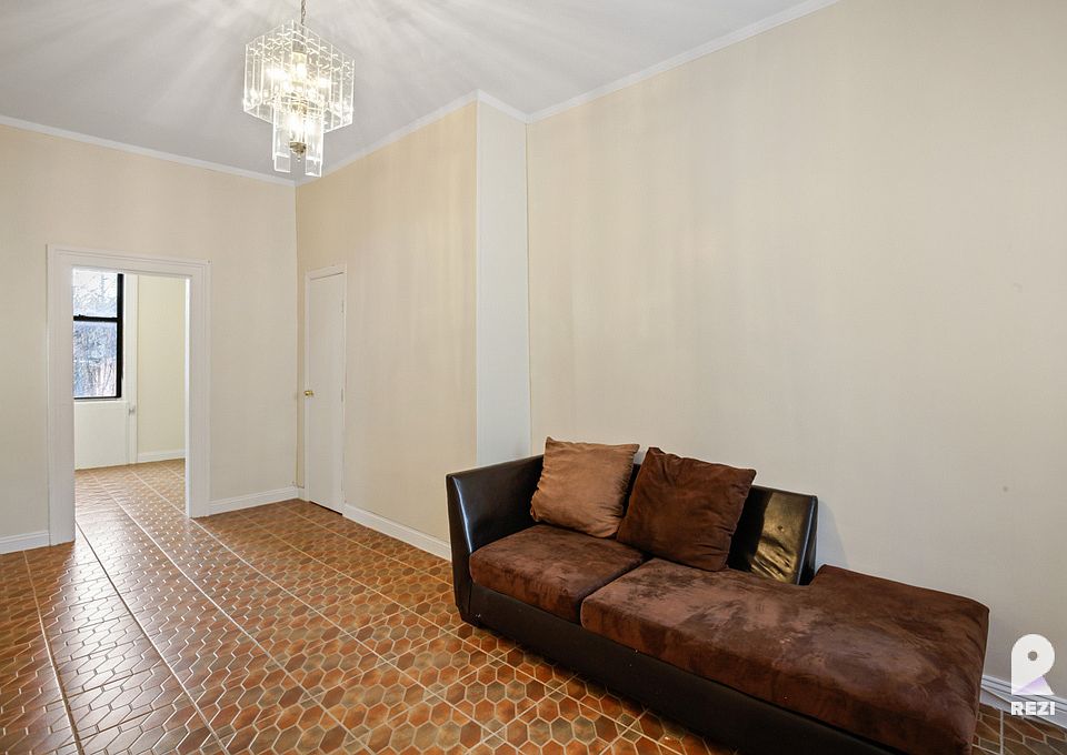 1st image of 17 Wilson Ave #1RR