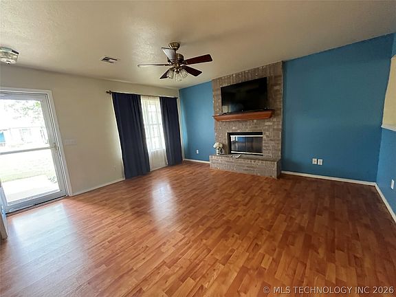 3rd image of 1331 E Bryan Ave