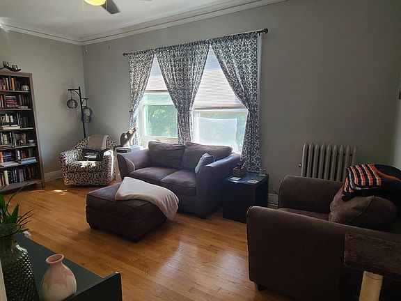 3rd image of 2246 W Sunnyside Ave #1