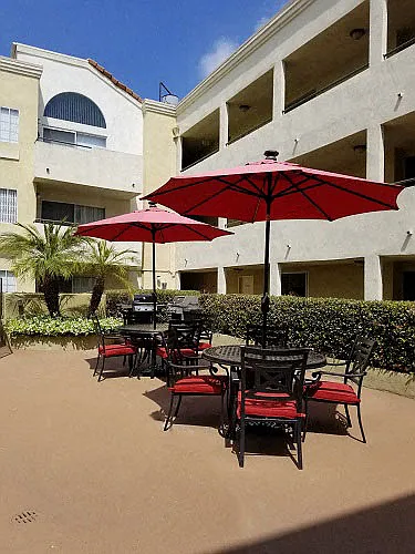 Burbank Village Apartments — Photo 18