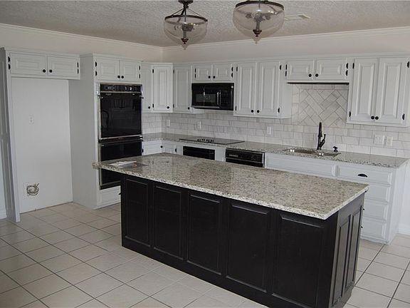 5th image of 809 Skyline Dr