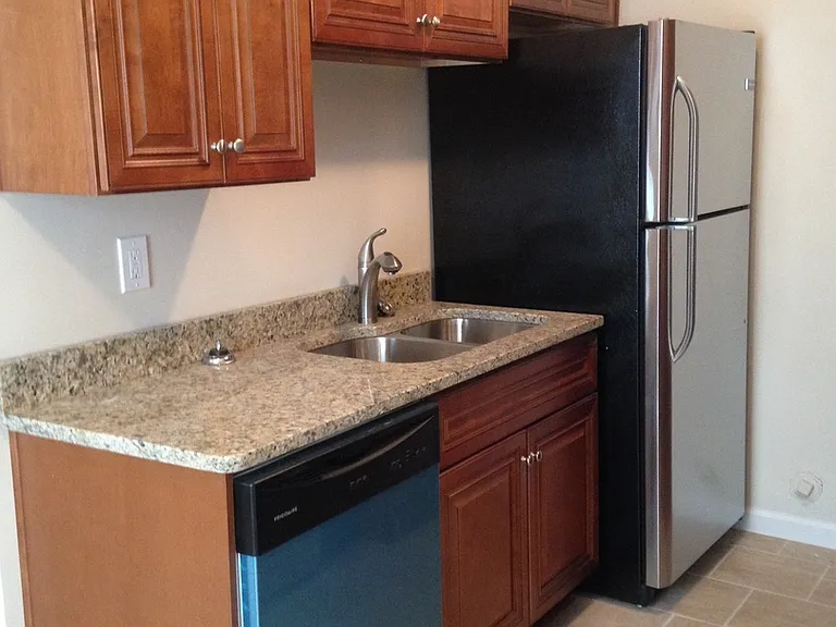 121 W Balview Ave — Photo 5