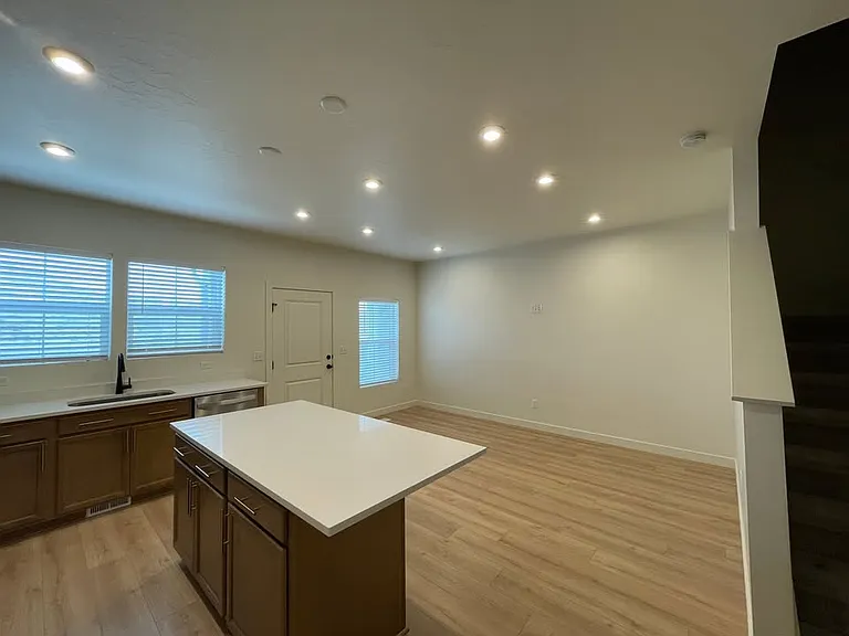 4356 E Hurstbourne Dr — Photo 7