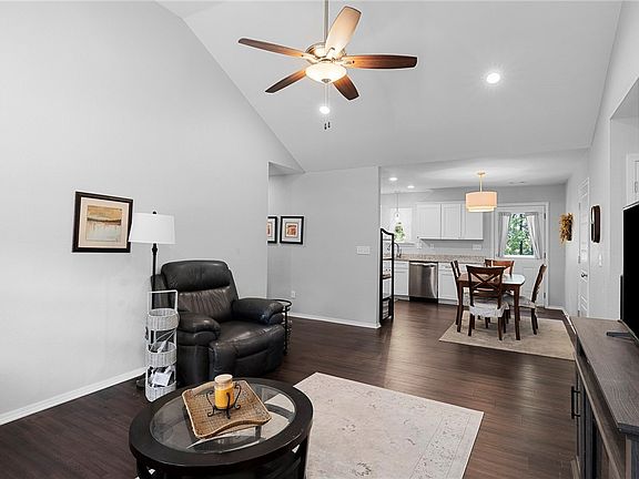 4th image of 5 Ettington Ln