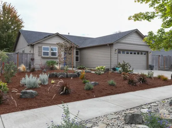 664 Erica Pl, Harrisburg, OR 97446