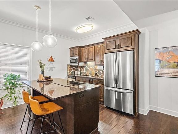4th image of 510 W 11th St APT 101