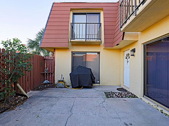 3rd image of 1532 Park Meadows Dr APT 4