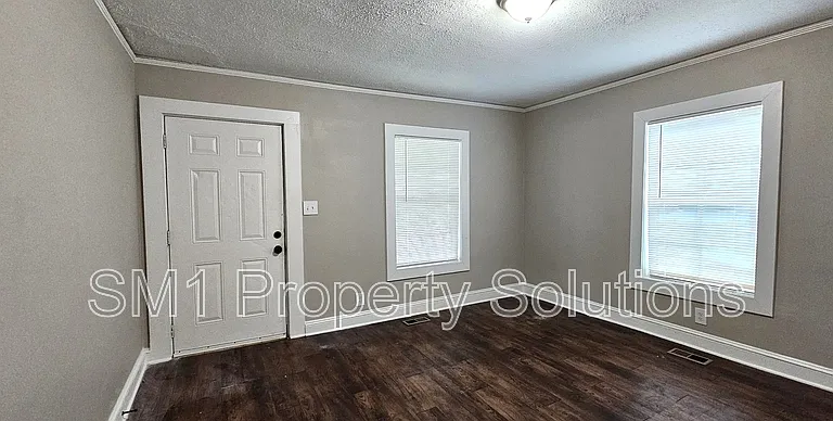 1026 S Pearson St — Photo 4