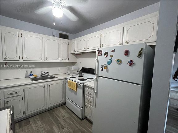 4th image of 279 Markham M #M