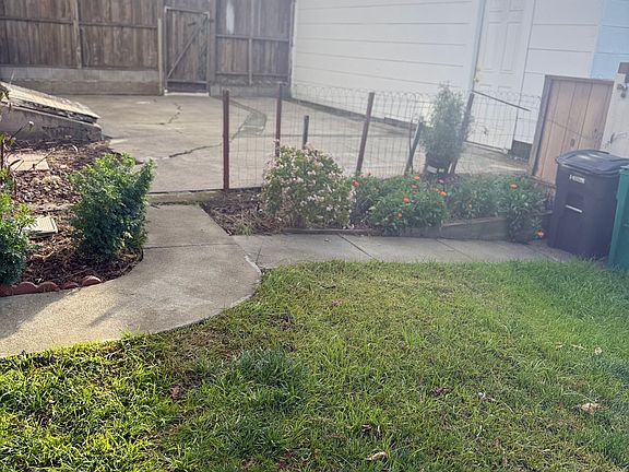 4th image of 22679 Bayview Ave #1