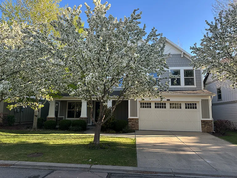 497 E Mission Dr — Photo 1