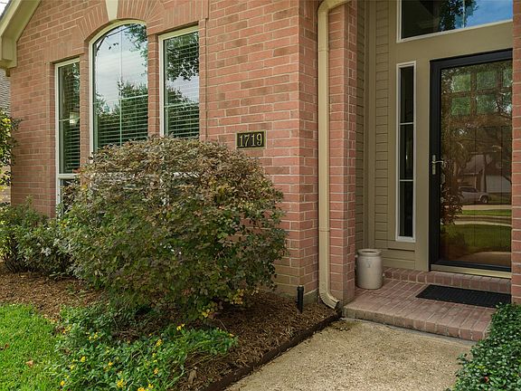 3rd image of 1719 Diamond Brook Dr