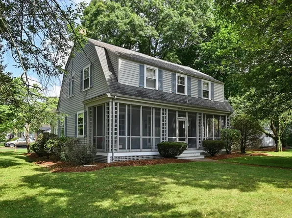 30 Forest Hill Ave, Lynnfield, MA 01940