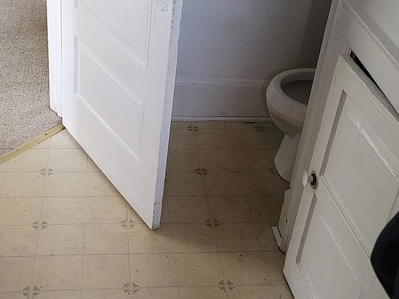 3rd image of 863 W Highland Ave