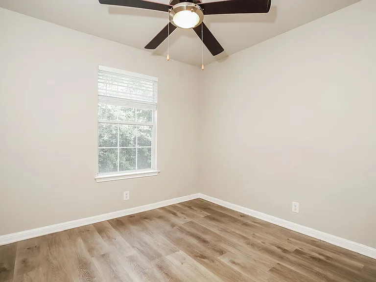 16039 Gino Park — Photo 12
