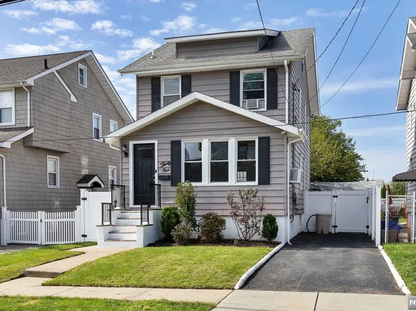 31 Jackson Pl, Lyndhurst, NJ 07071