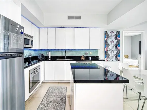 92 SW 3rd St, Miami, FL