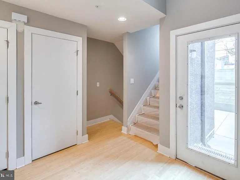 133 E Allen St — Photo 19