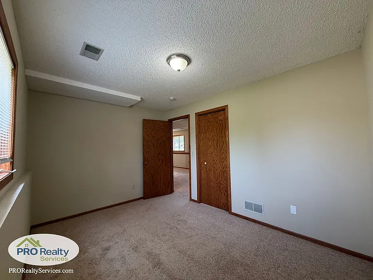 5642 Royal Oaks Dr — Photo 17