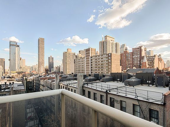 4th image of 200 E 89th St APT 5G