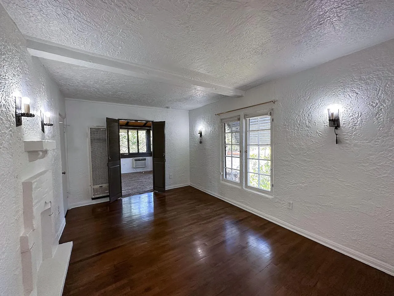 2 bed, 720 sqft, $2,450 — Photo 3