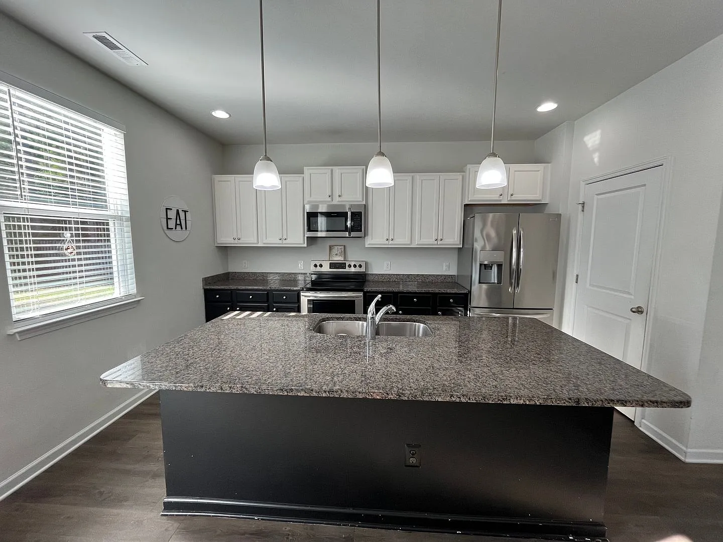 Beautiful 4-Bedroom Home in Leland! — Photo 2