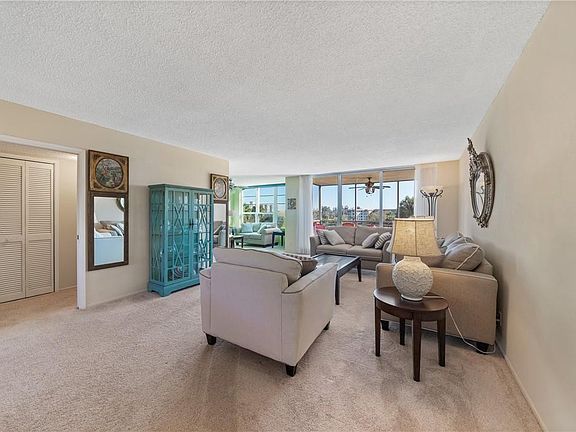 5th image of 3850 Oaks Clubhouse #408