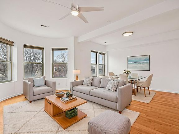 4th image of 4644 S Prairie Ave #2N