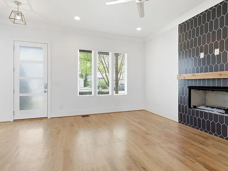 1202 Katie Ave — Photo 9