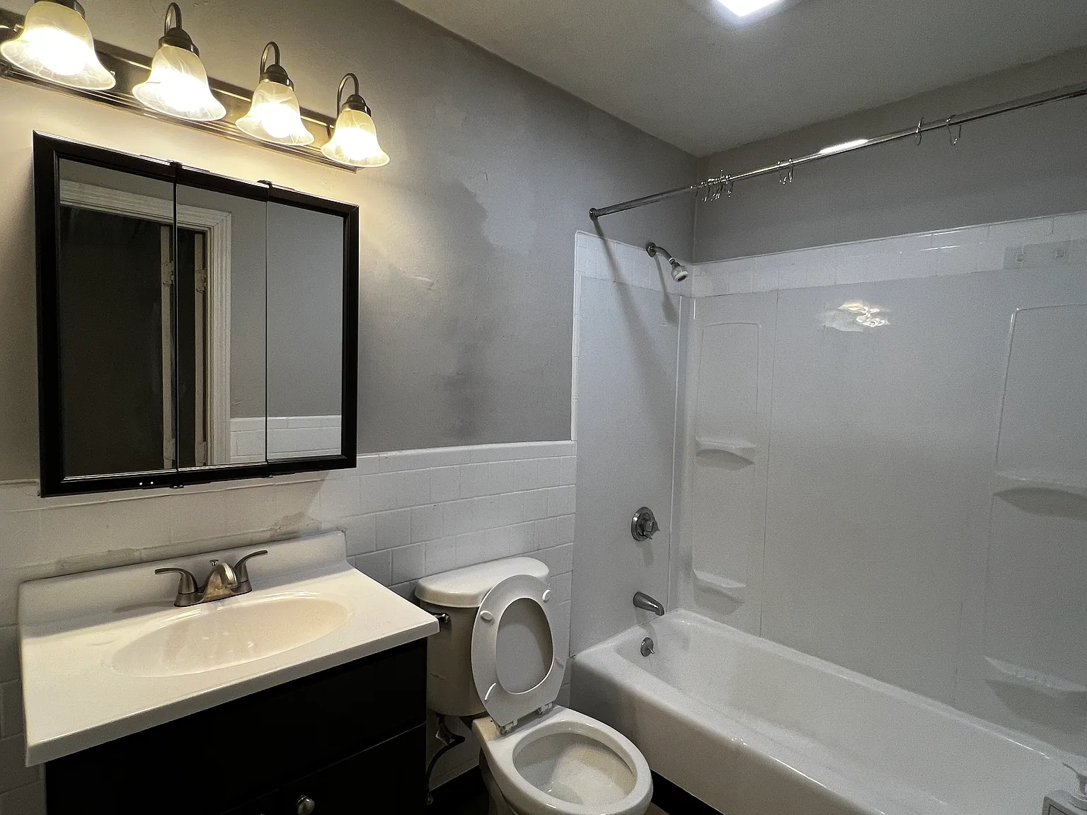2 Woodlawn Street Aprtments — Photo 2