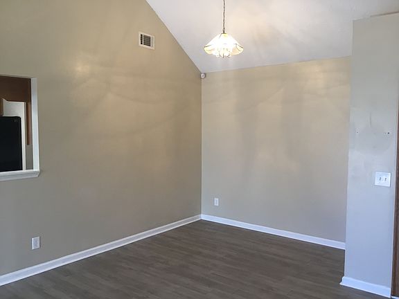 5th image of 121 Marsh Edge Ln