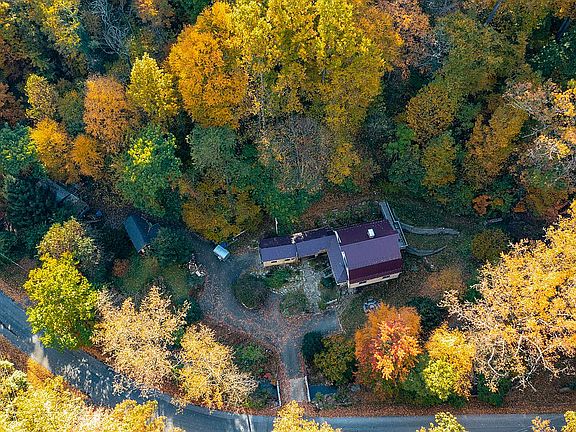 3rd image of 218 Snyder Hollow Rd