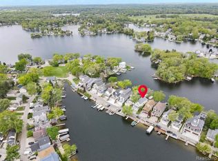 584 Longpointe Dr, Lake Orion, MI 48362