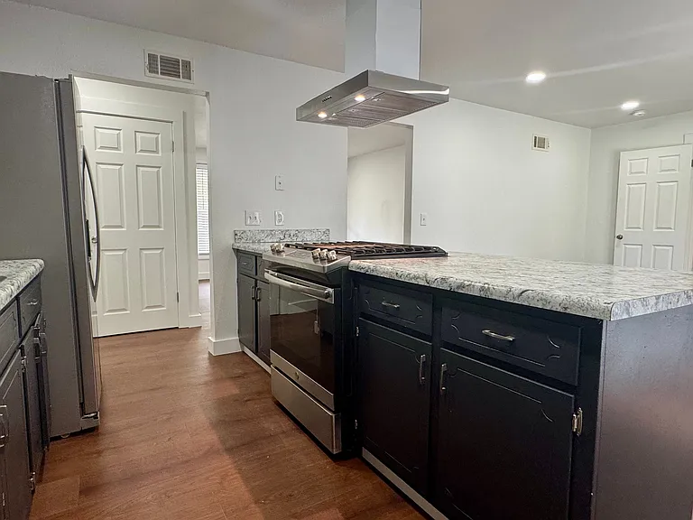 16 Ventura Blvd — Photo 12