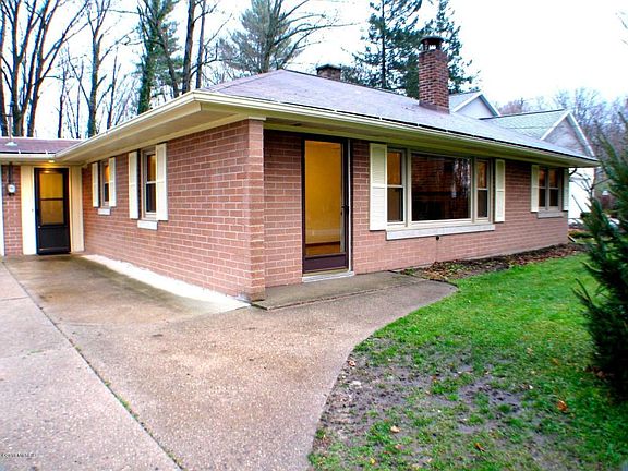 3rd image of 1585 Waukazoo Dr