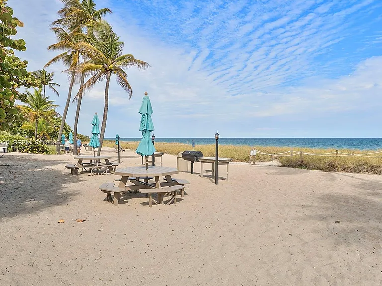 5100 N Ocean Blvd #916 — Photo 45