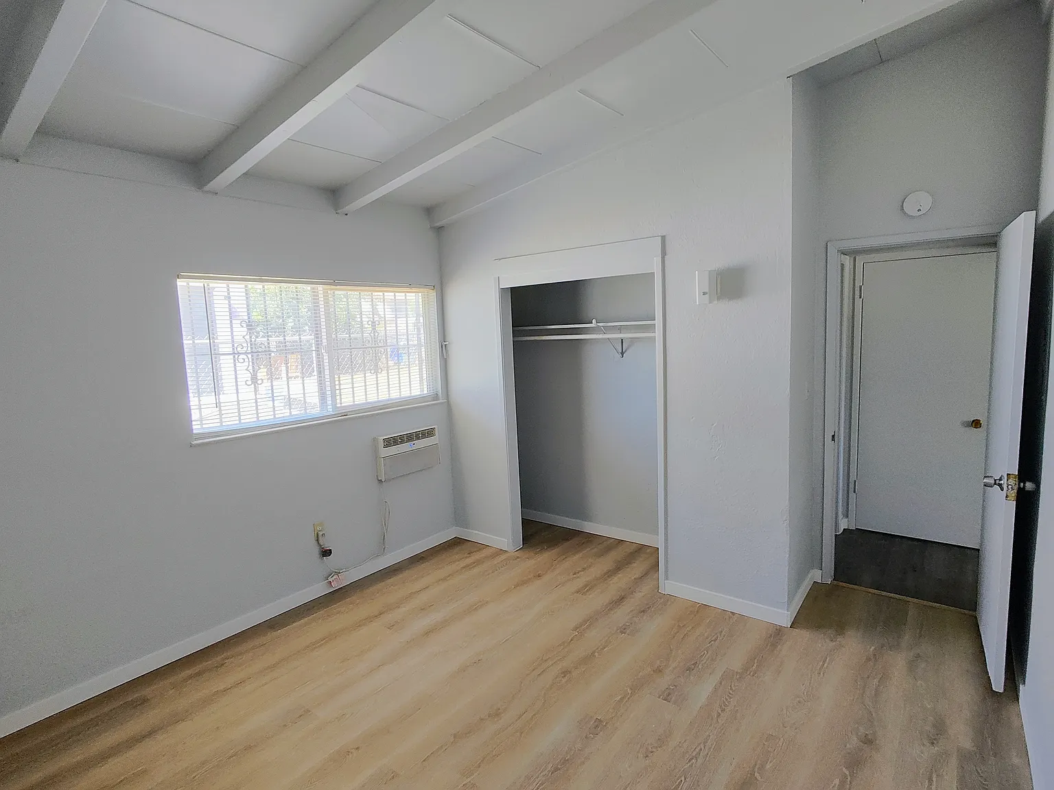 222 N Effie St — Photo 3